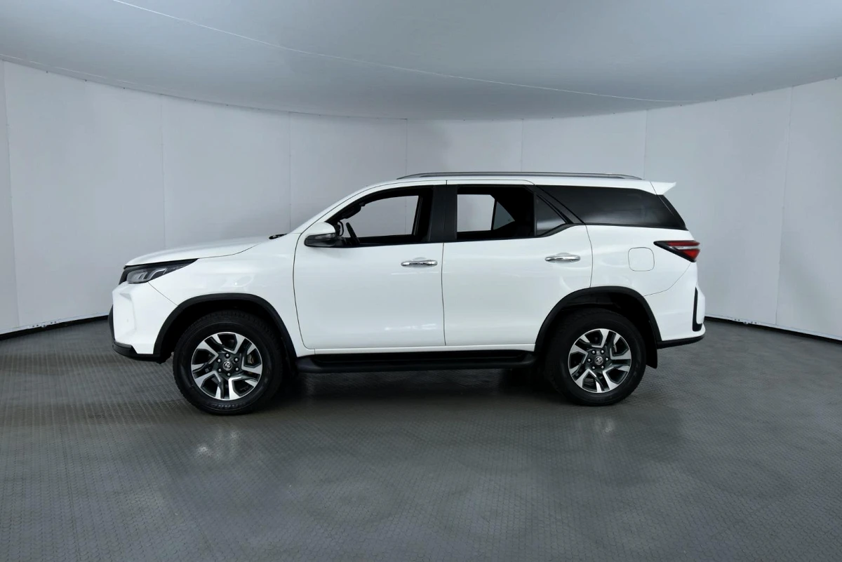2025 TOYOTA FORTUNER 2.8 GD-6 RB AT