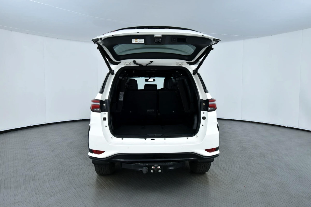 2025 TOYOTA FORTUNER 2.8 GD-6 RB AT