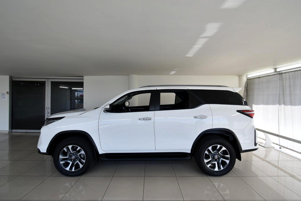2024 TOYOTA FORTUNER 2.4 GD-6 AT
