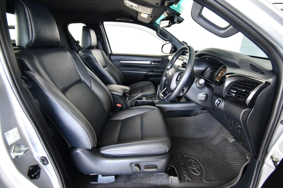 2024 TOYOTA HILUX 2.8 GD-6 LEGEND 4X4 AT X CAB