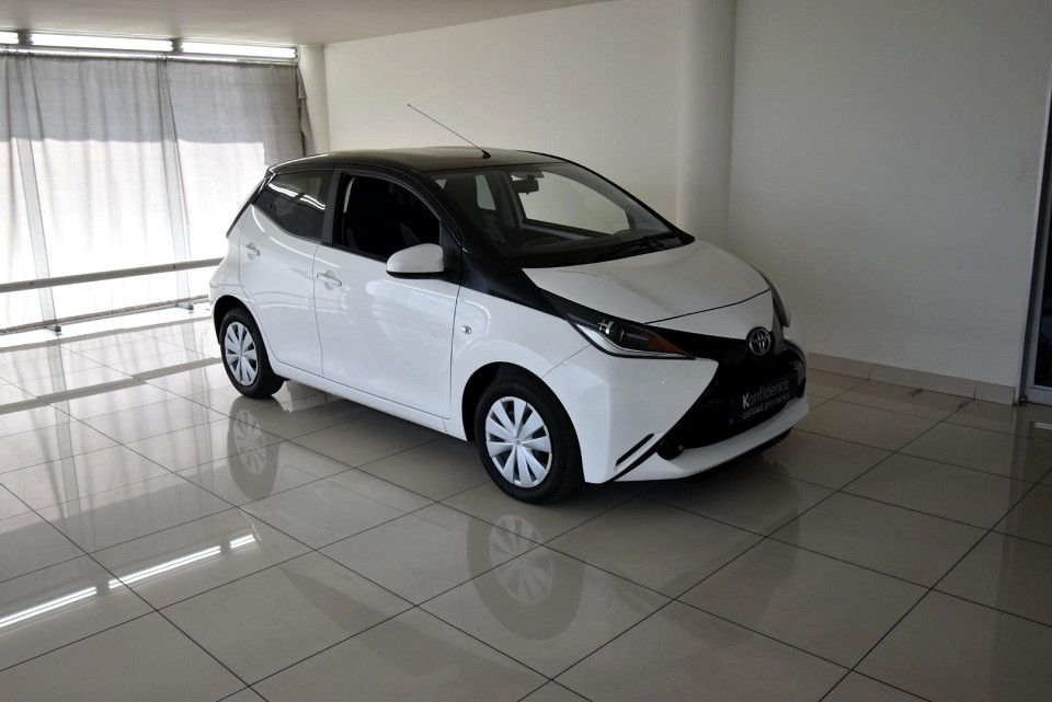 2017 TOYOTA AYGO 1.0 X-PLAY SILVER