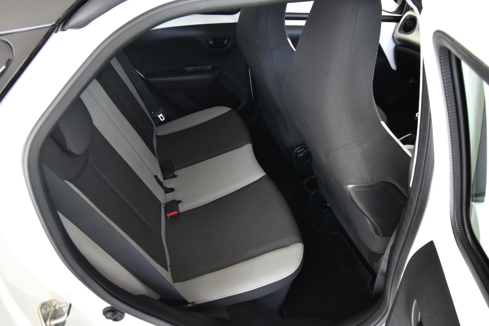 2017 TOYOTA AYGO 1.0 X-PLAY SILVER
