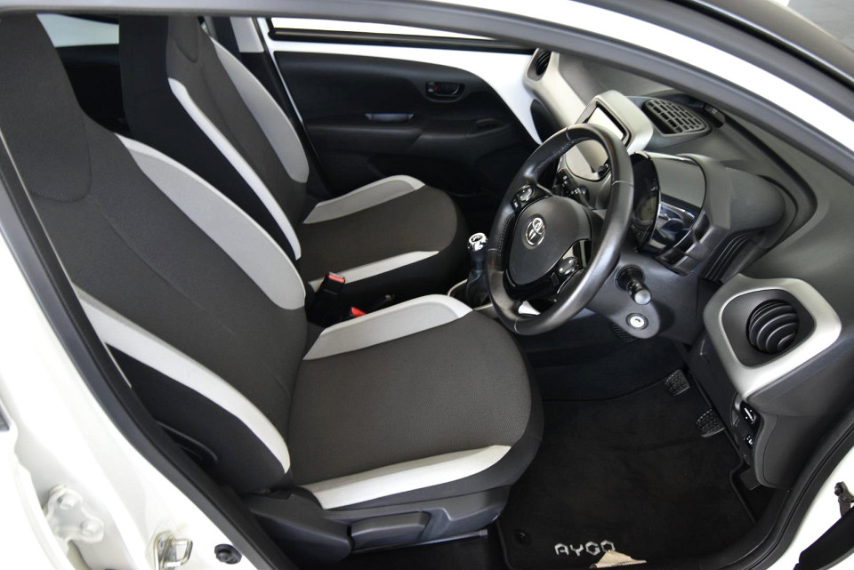 2017 TOYOTA AYGO 1.0 X-PLAY SILVER