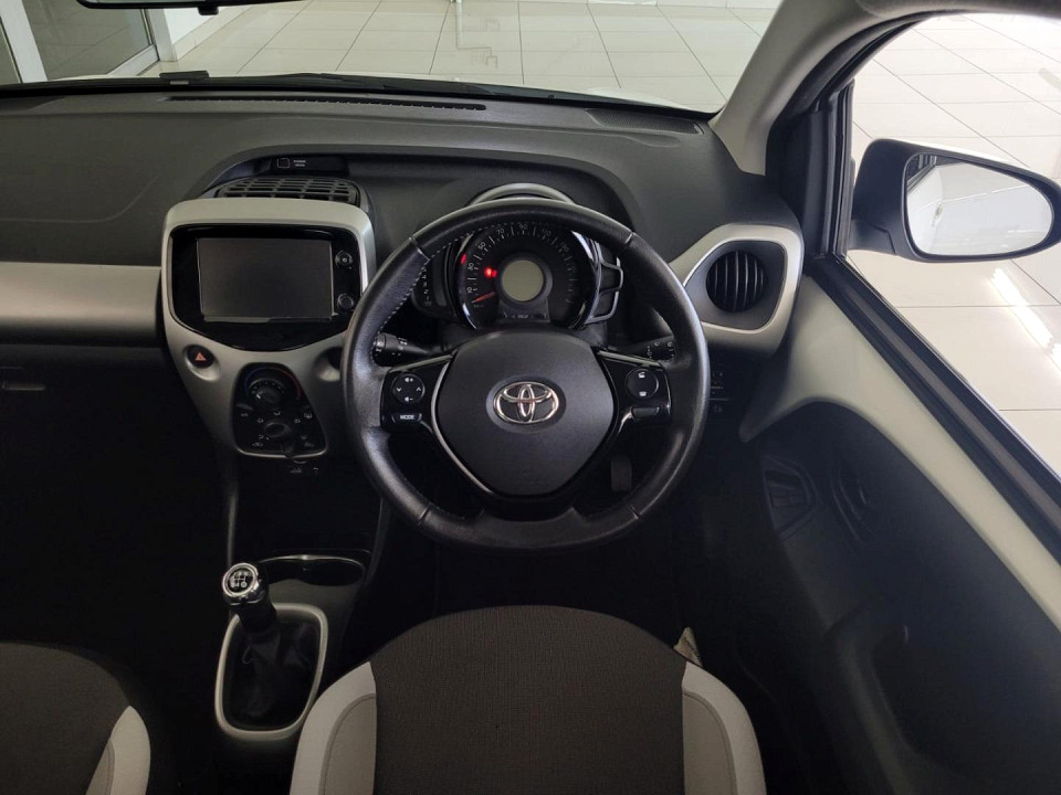 2017 TOYOTA AYGO 1.0 X-PLAY SILVER