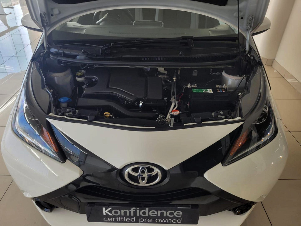 2017 TOYOTA AYGO 1.0 X-PLAY SILVER