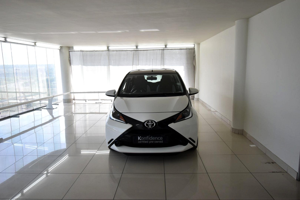 2017 TOYOTA AYGO 1.0 X-PLAY SILVER