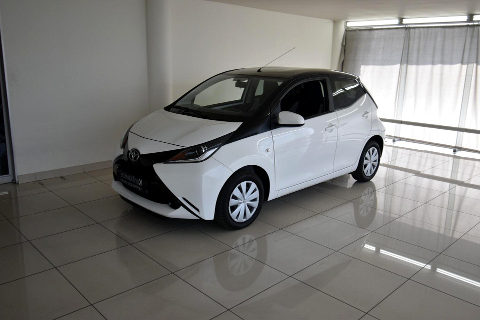 2017 TOYOTA AYGO 1.0 X-PLAY SILVER