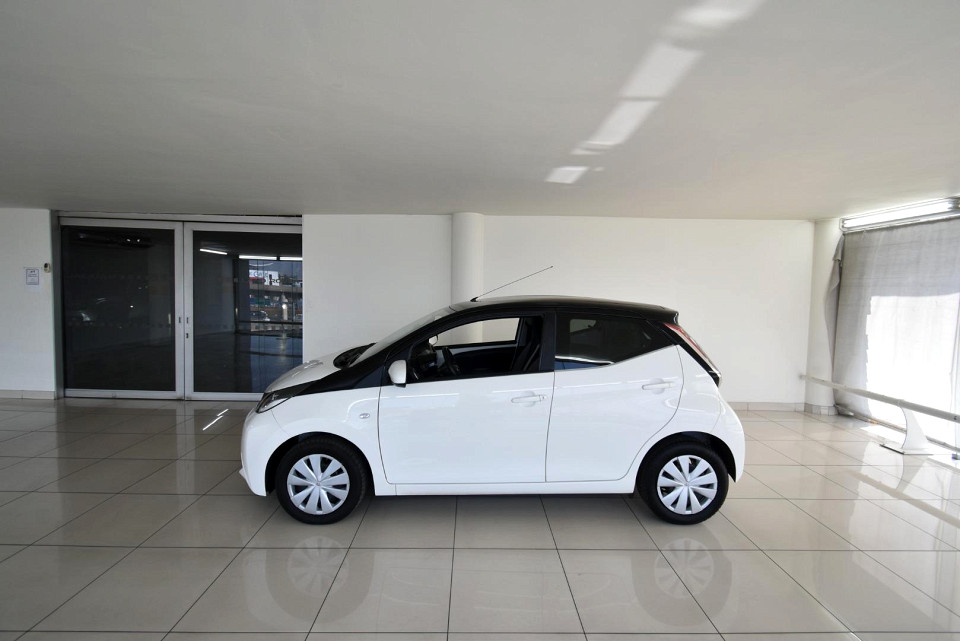 2017 TOYOTA AYGO 1.0 X-PLAY SILVER
