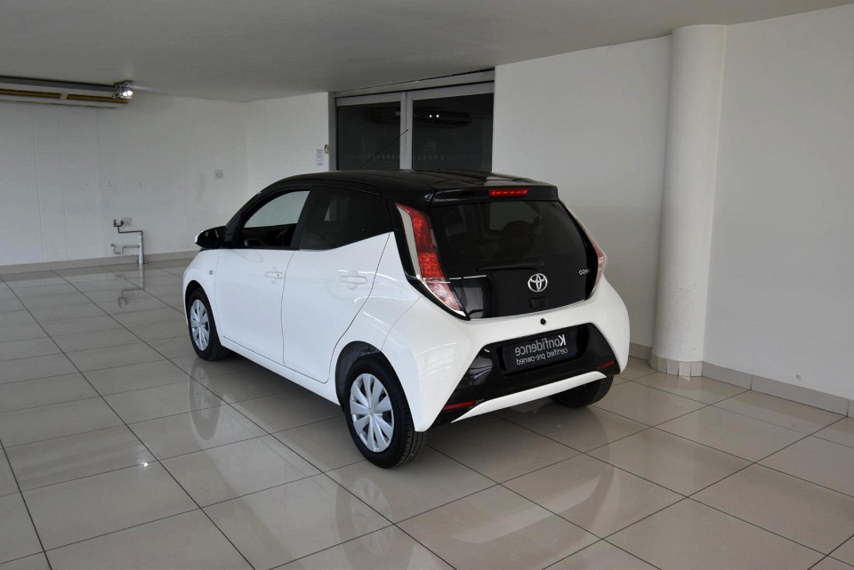 2017 TOYOTA AYGO 1.0 X-PLAY SILVER