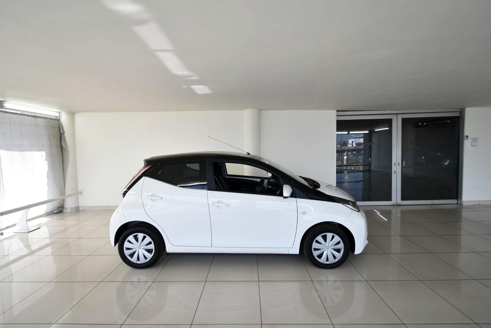 2017 TOYOTA AYGO 1.0 X-PLAY SILVER