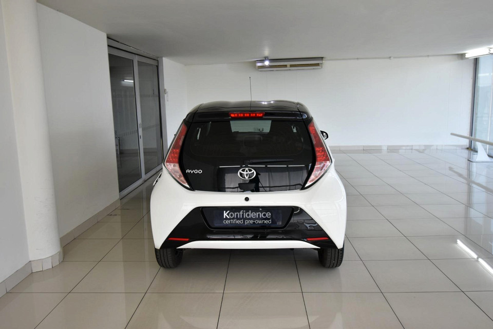 2017 TOYOTA AYGO 1.0 X-PLAY SILVER