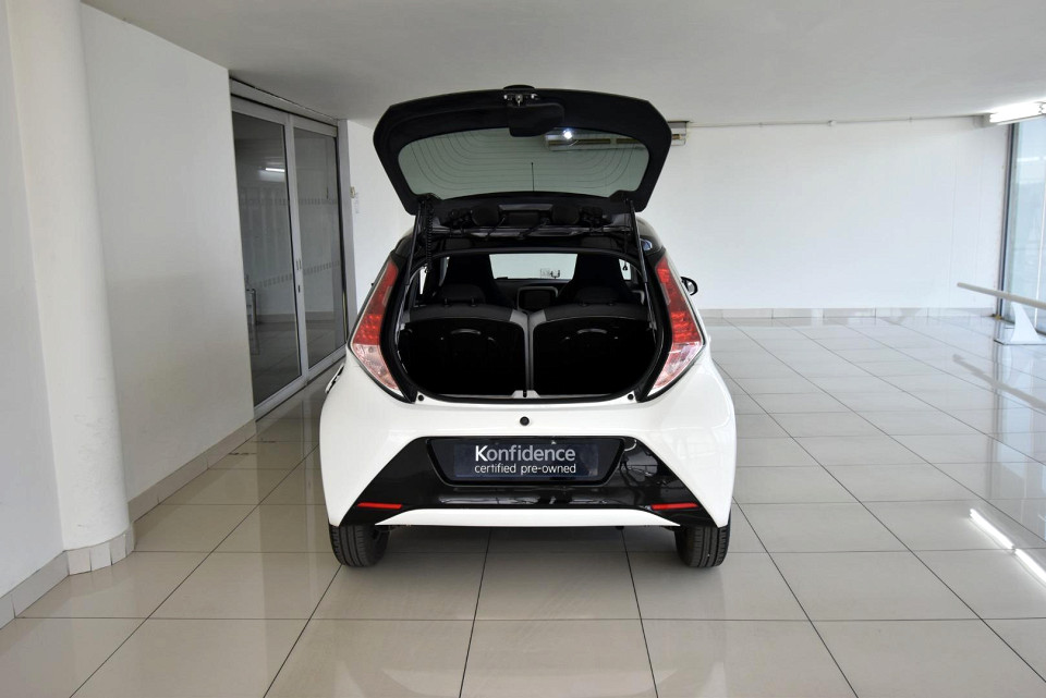 2017 TOYOTA AYGO 1.0 X-PLAY SILVER