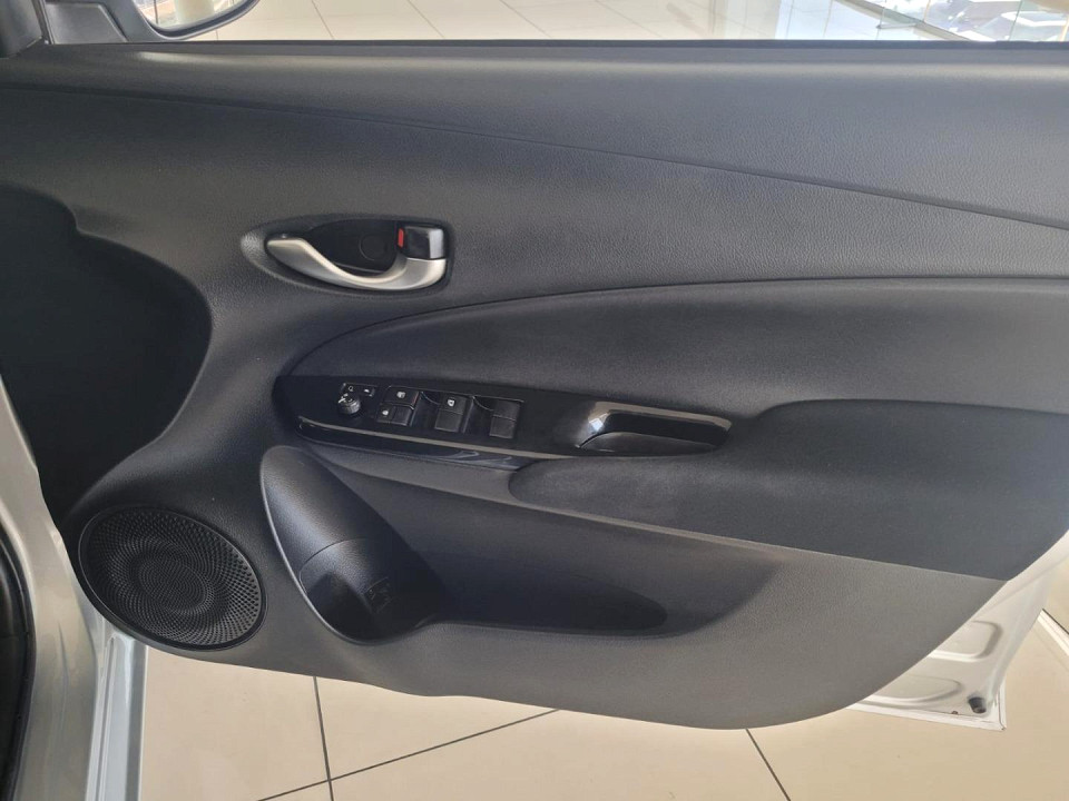 2019 TOYOTA YARIS 1.5 Xs