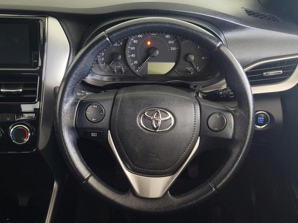 2019 TOYOTA YARIS 1.5 Xs