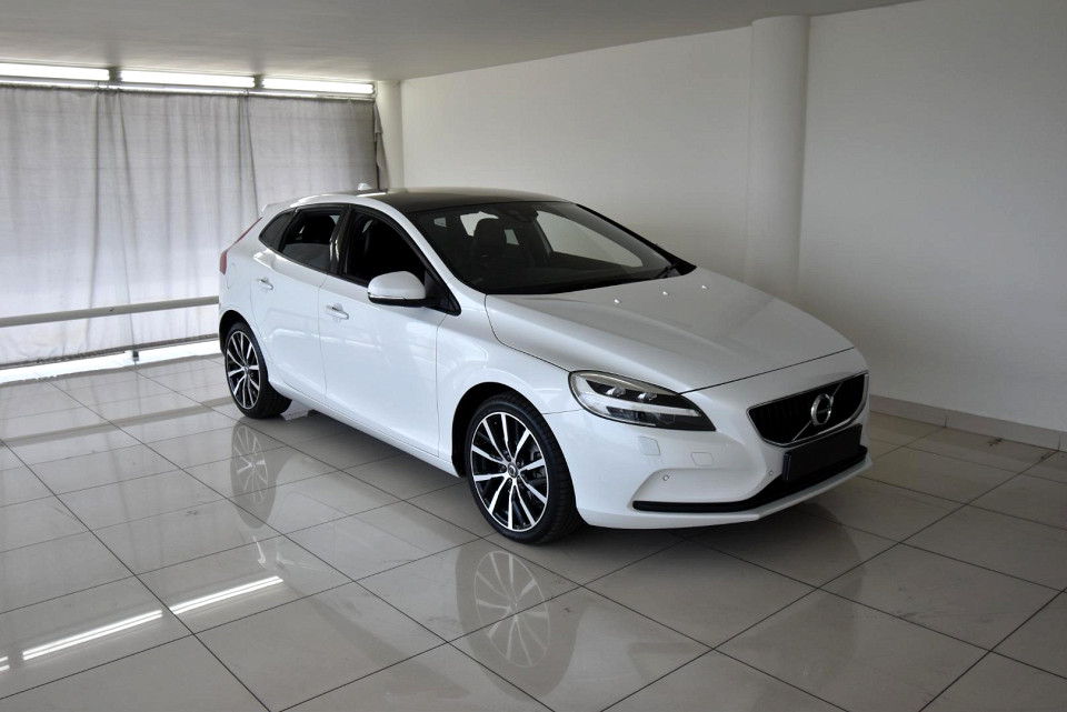 2019 VOLVO V40 D3 MOMENTUM GEARTRONIC