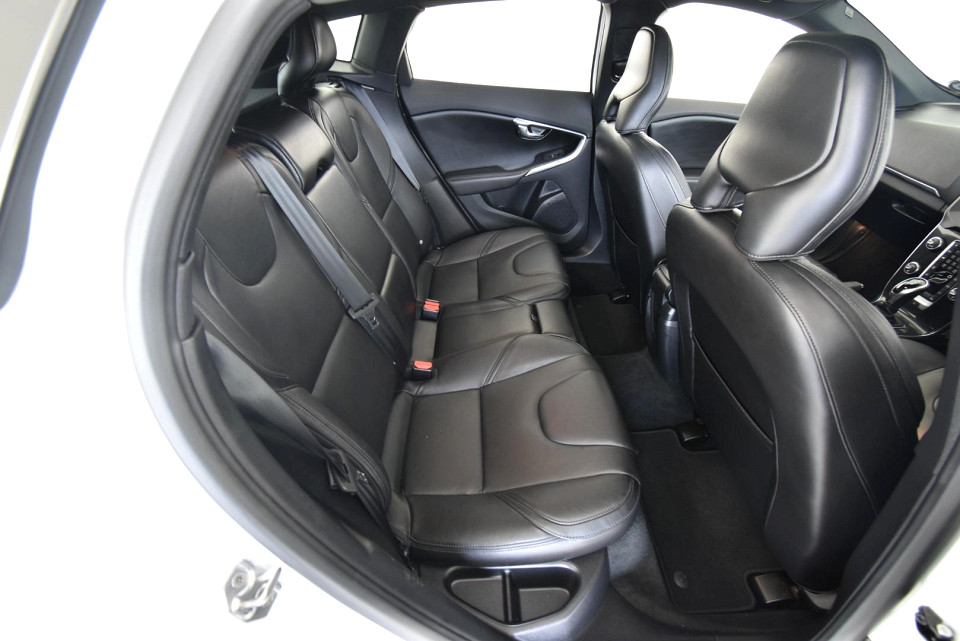 2019 VOLVO V40 D3 MOMENTUM GEARTRONIC