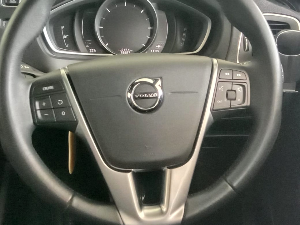 2019 VOLVO V40 D3 MOMENTUM GEARTRONIC