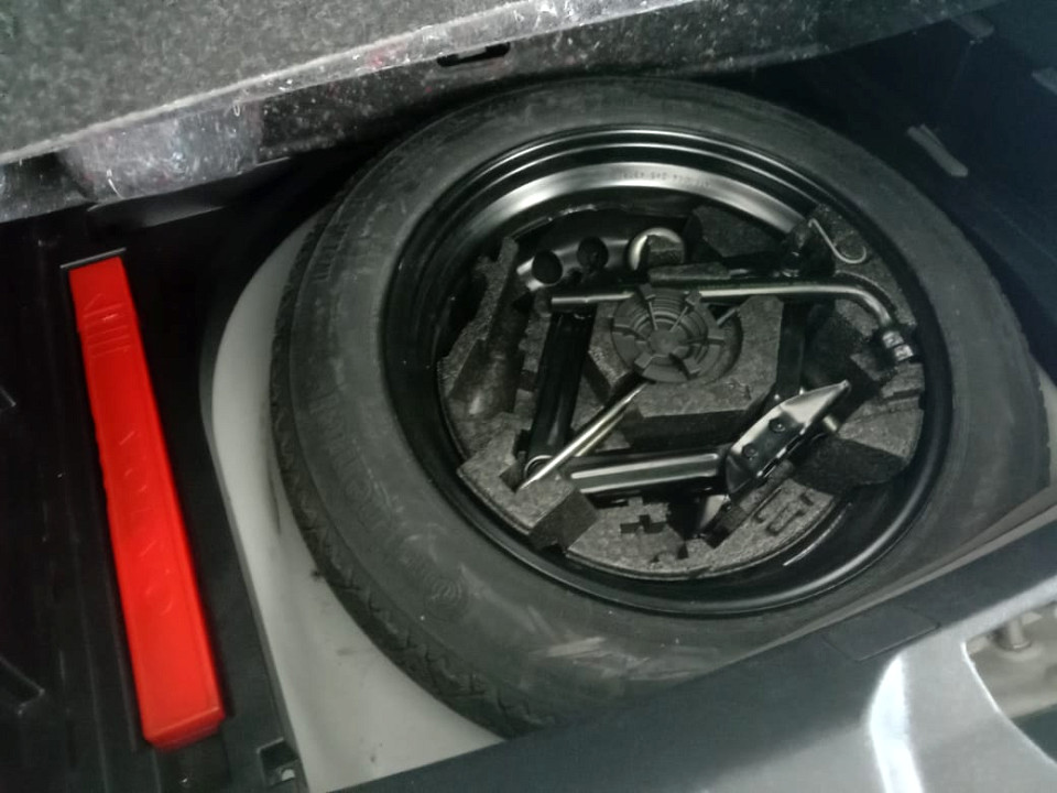 2019 VOLVO V40 D3 MOMENTUM GEARTRONIC