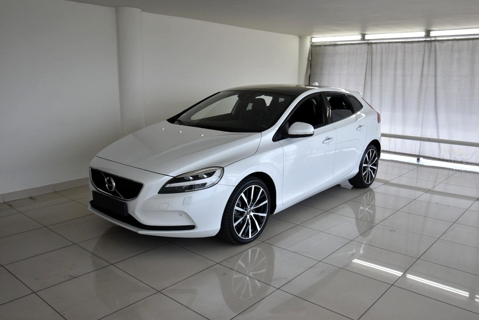 2019 VOLVO V40 D3 MOMENTUM GEARTRONIC