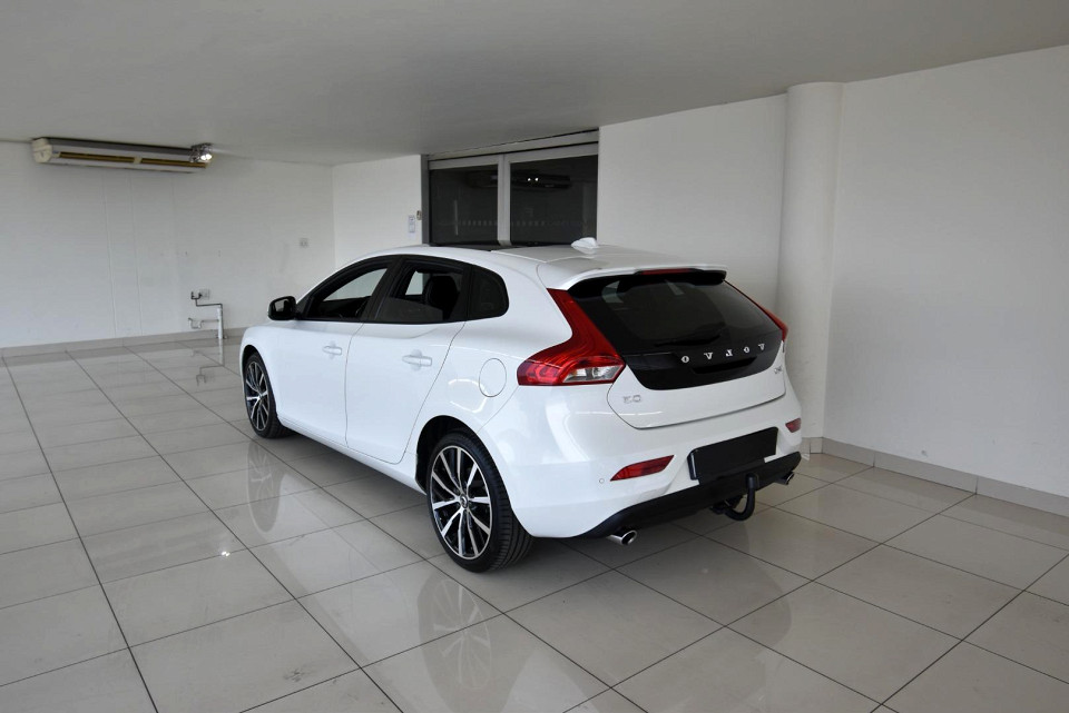 2019 VOLVO V40 D3 MOMENTUM GEARTRONIC