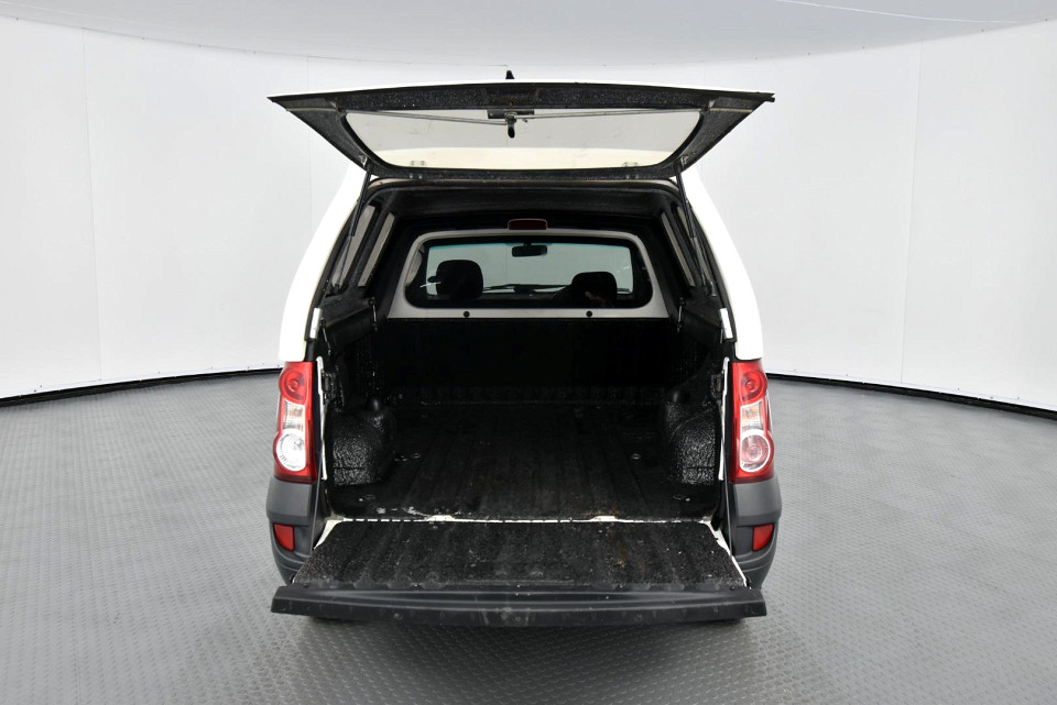 2021 NISSAN NP200 1.6 8V Base Safety