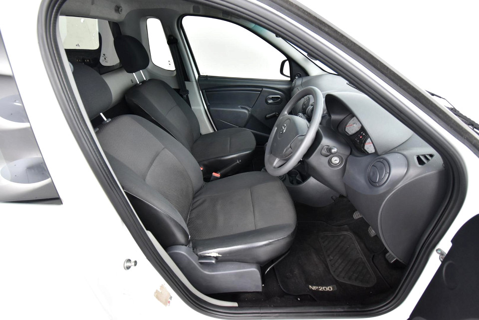 2021 NISSAN NP200 1.6 8V Base Safety