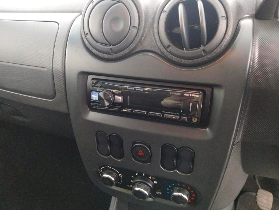 2021 NISSAN NP200 1.6 8V Base Safety