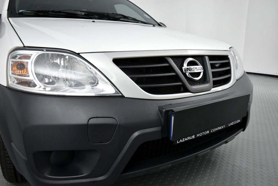 2021 NISSAN NP200 1.6 8V Base Safety