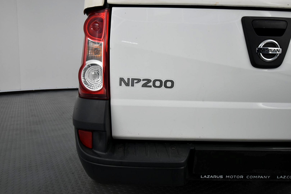 2021 NISSAN NP200 1.6 8V Base Safety