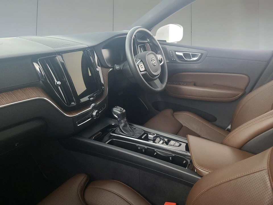 2021 VOLVO XC60 D4 R-DESIGN AWD GEARTONIC