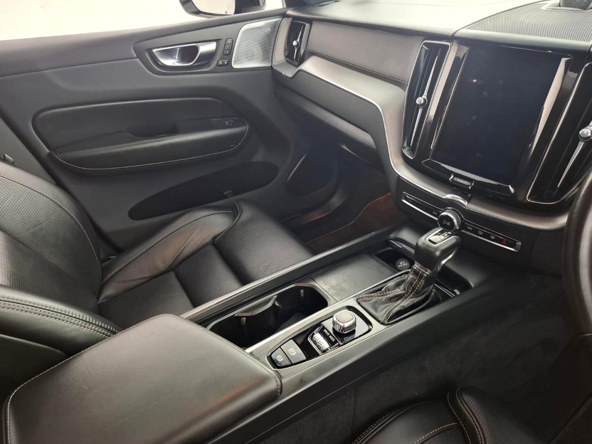 2022 VOLVO XC60 D5 R-DESIGN AWD GEARTRONIC