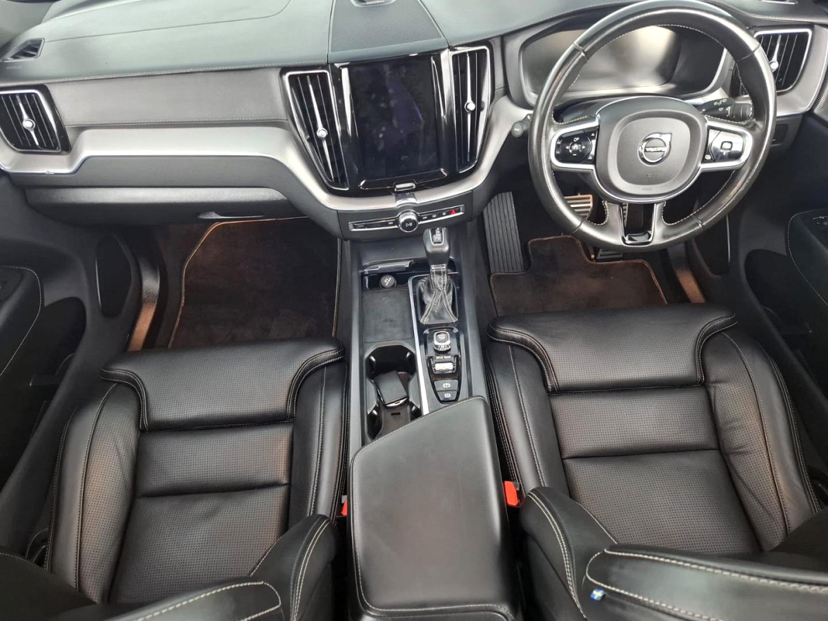 2022 VOLVO XC60 D5 R-DESIGN AWD GEARTRONIC
