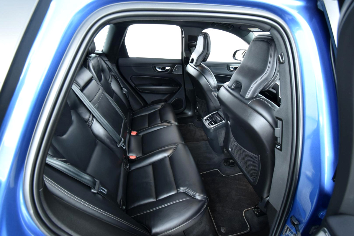 2022 VOLVO XC60 D5 R-DESIGN AWD GEARTRONIC