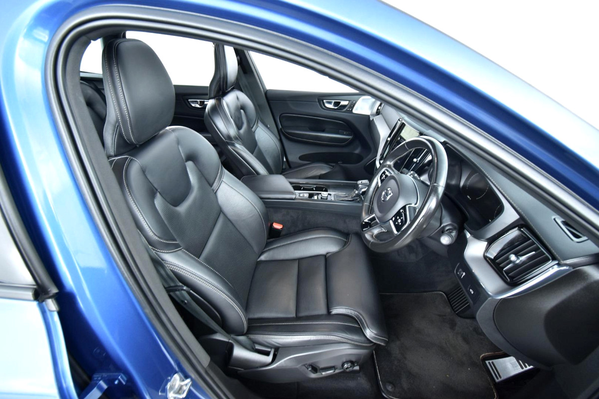 2022 VOLVO XC60 D5 R-DESIGN AWD GEARTRONIC