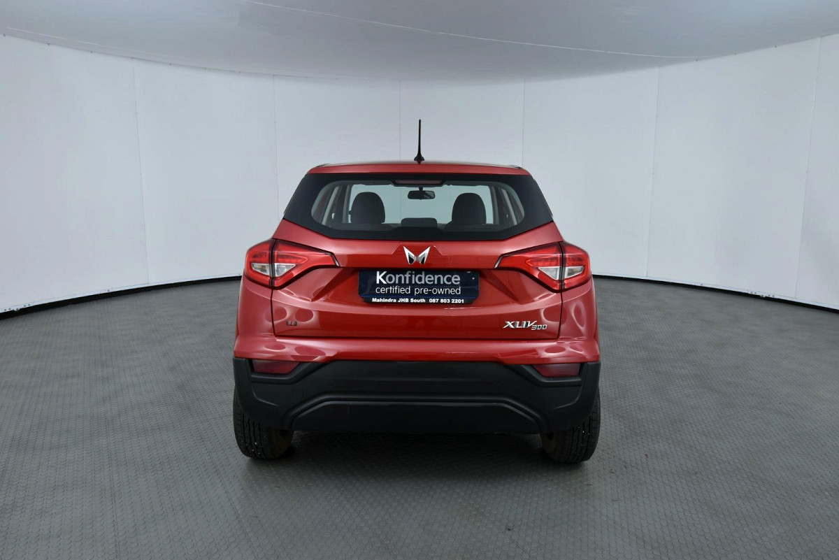 2023 MAHINDRA XUV300 W4