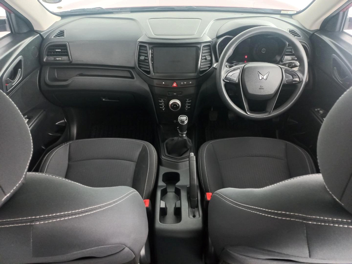 2023 MAHINDRA XUV300 W4