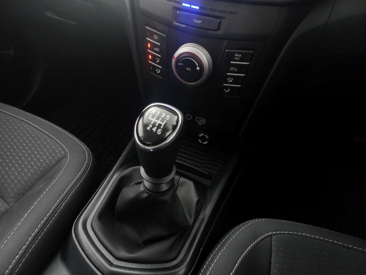 2023 MAHINDRA XUV300 W4