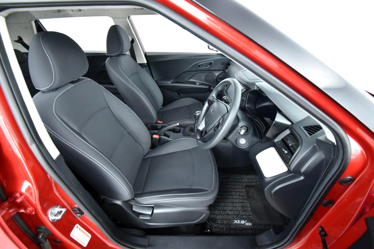 2023 MAHINDRA XUV300 W4