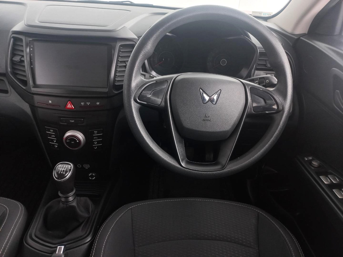 2023 MAHINDRA XUV300 W4