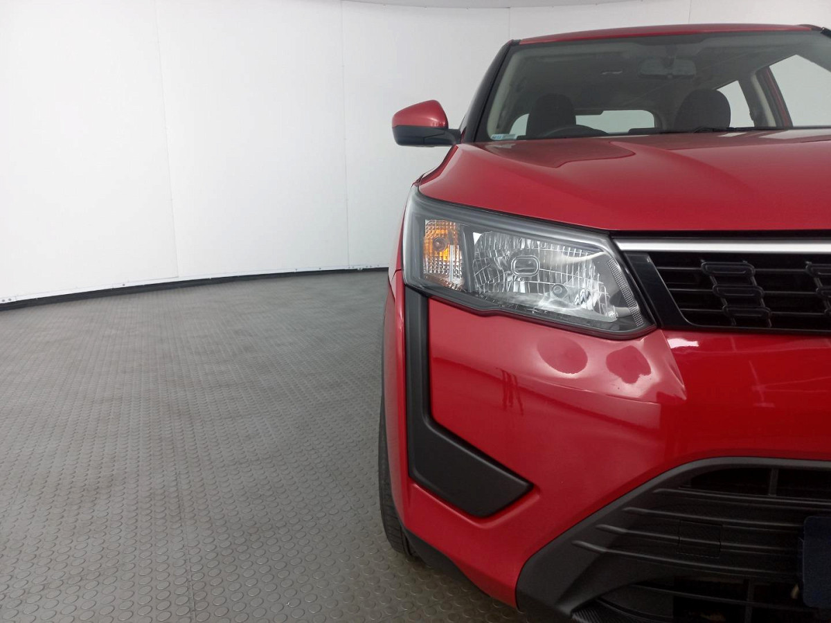 2023 MAHINDRA XUV300 W4