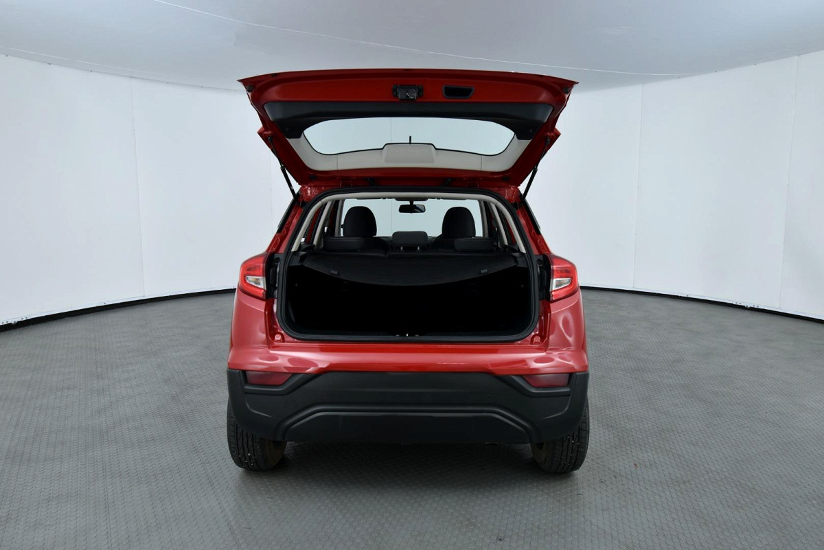 2023 MAHINDRA XUV300 W4
