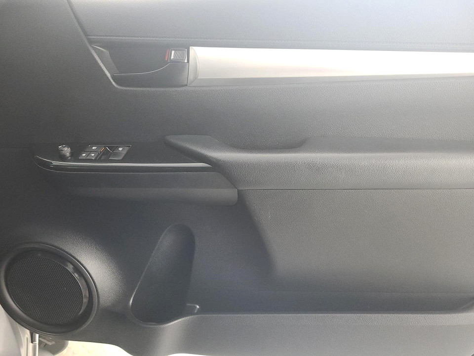 2020 TOYOTA HILUX 2.4 GD-6 X/CAB RB SRX AT