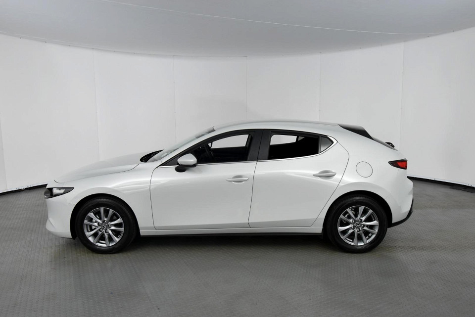 2025 MAZDA MAZDA3 HATCH 1.5 DYNAMIC EDITION FWD AT