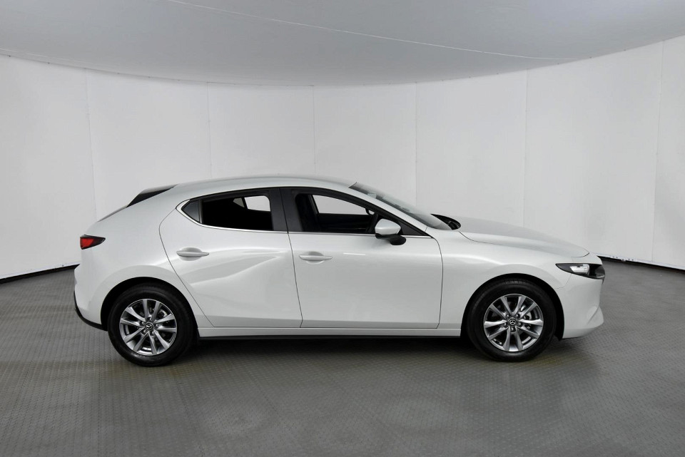 2025 MAZDA MAZDA3 HATCH 1.5 DYNAMIC EDITION FWD AT