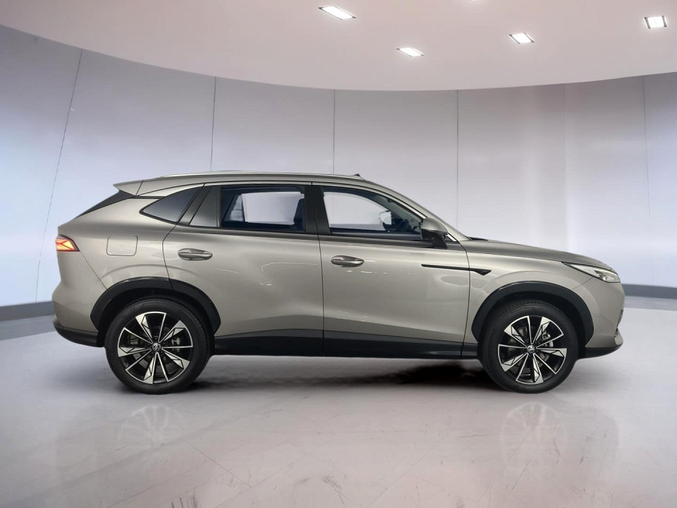 2025 MG HS 1.5T LUXURY AT