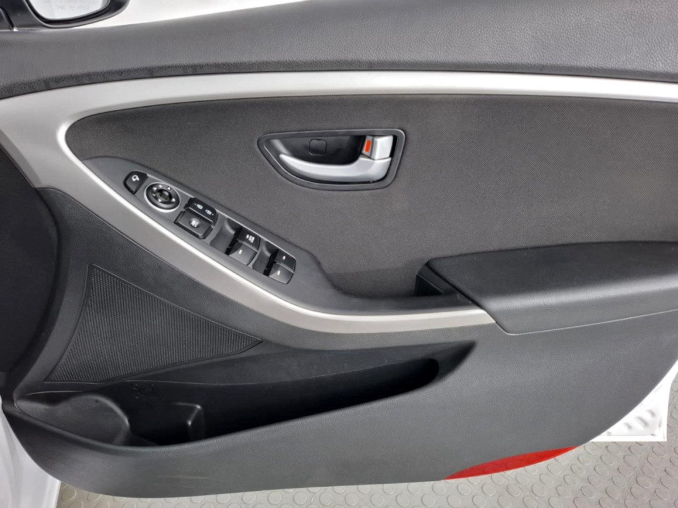 2015 HYUNDAI i30 1.6 PREMIUM