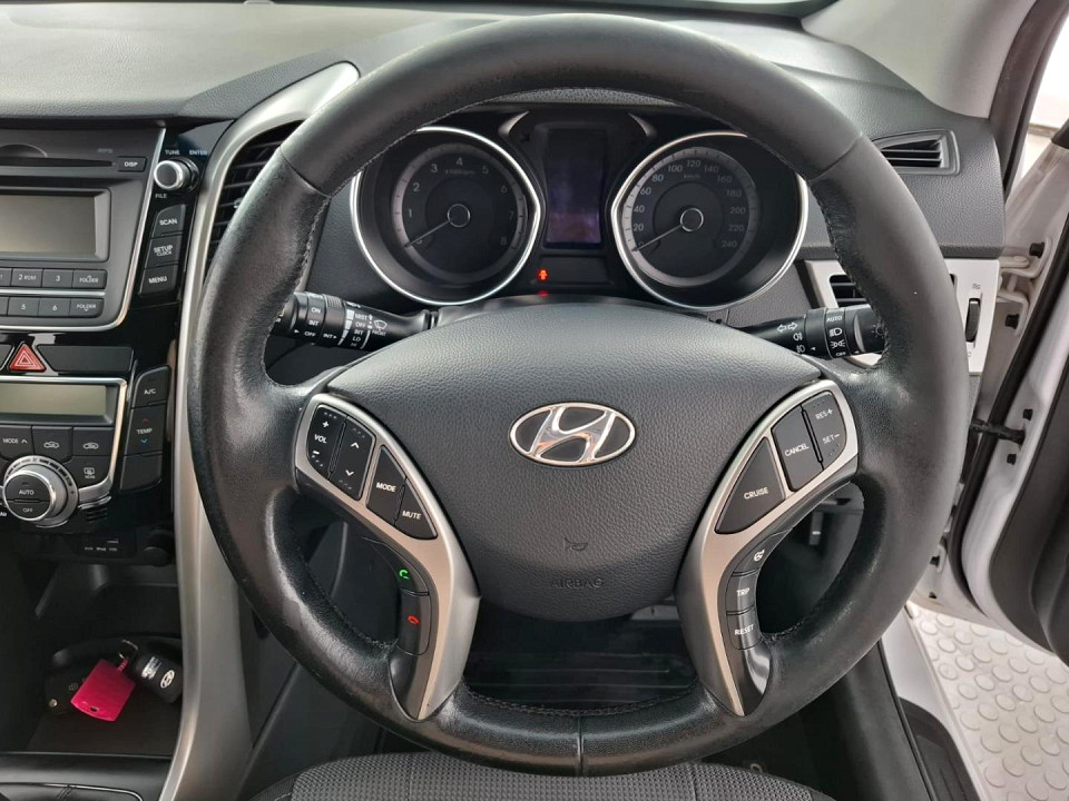 2015 HYUNDAI i30 1.6 PREMIUM