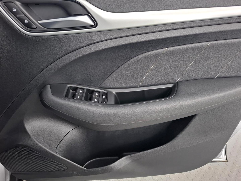 2025 MG ZS 1.5 LUXURY AT