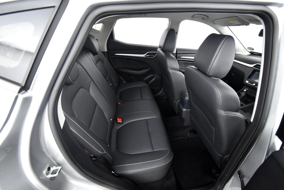 2025 MG ZS 1.5 LUXURY AT