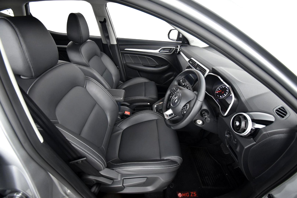 2025 MG ZS 1.5 LUXURY AT